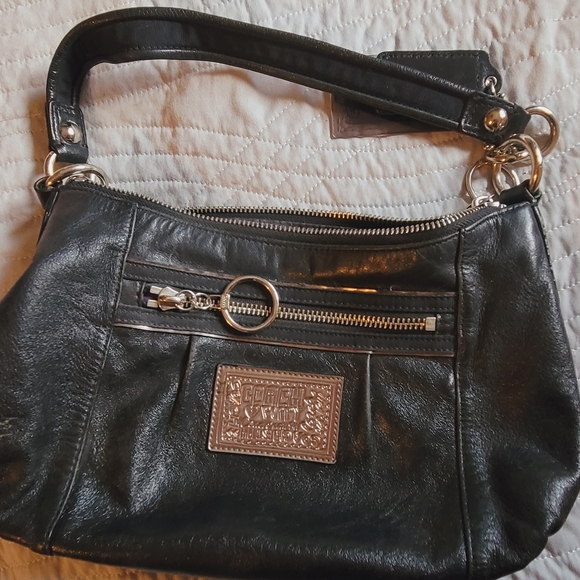 Handbags - Black Leather Shoulder Bag with silver Hardware